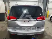 2017 Chrysler PACIFICA photo