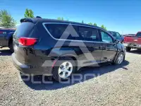 2017 Chrysler PACIFICA photo