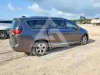 2017 Chrysler PACIFICA фото