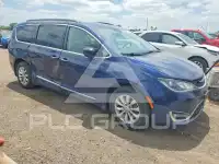 2017 Chrysler PACIFICA photo