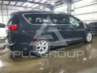 2017 Chrysler PACIFICA photo