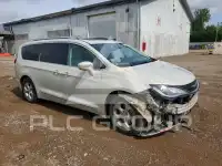 2017 Chrysler PACIFICA photo