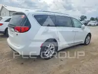 2017 Chrysler PACIFICA photo