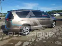2017 Chrysler PACIFICA photo