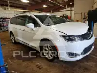 2017 Chrysler PACIFICA photo