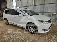 2017 Chrysler PACIFICA photo