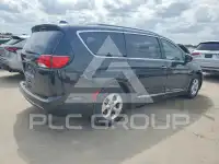 2017 Chrysler PACIFICA photo