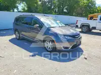 2017 Chrysler PACIFICA photo