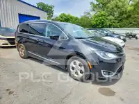 2017 Chrysler PACIFICA photo