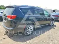 2017 Chrysler PACIFICA photo