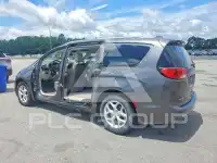 2017 Chrysler PACIFICA photo