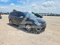 2017 Chrysler PACIFICA photo
