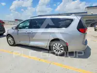 2017 Chrysler PACIFICA photo