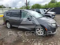 2017 Chrysler PACIFICA photo