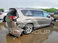 2017 Chrysler PACIFICA photo