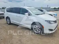 2017 Chrysler PACIFICA photo