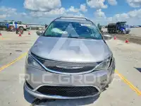 2017 Chrysler PACIFICA photo
