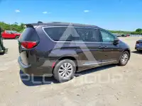 2017 Chrysler PACIFICA photo