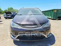 2017 Chrysler PACIFICA photo