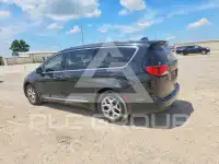 2017 Chrysler PACIFICA photo