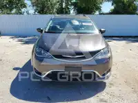 2017 Chrysler PACIFICA photo