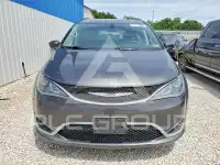 2017 Chrysler PACIFICA photo