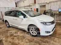 2017 Chrysler PACIFICA photo