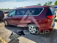 2017 Chrysler PACIFICA photo