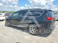 2017 Chrysler PACIFICA photo