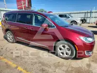 2017 Chrysler PACIFICA photo