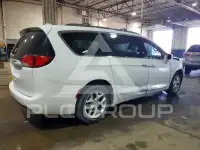 2017 Chrysler PACIFICA photo