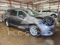 2017 Chrysler PACIFICA фото