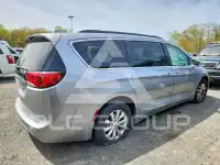 2017 Chrysler PACIFICA photo