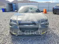 2017 Chrysler 300 фото
