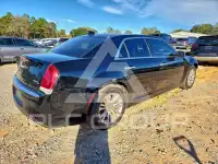 2017 Chrysler 300 фото