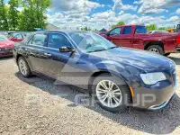 2017 Chrysler 300 photo
