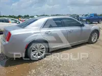 2017 Chrysler 300 фото