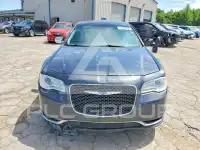 2017 Chrysler 300 photo