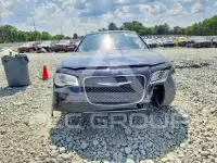 2017 Chrysler 300 photo