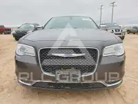 2017 Chrysler 300 photo