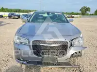 2017 Chrysler 300 photo