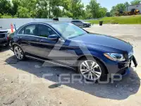 2017 Mercedes Benz C-Class фото