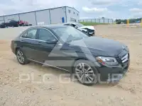2017 Mercedes Benz C-Class фото