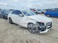 2017 Mercedes Benz C-Class photo