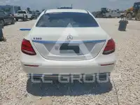2017 Mercedes Benz E-Class фото