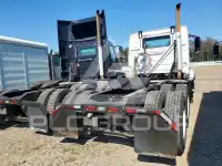 2017 Volvo VNL photo