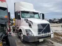2017 Volvo VNL photo