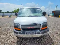 2017 GMC Savana photo