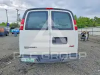 2017 GMC Savana photo