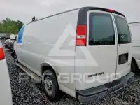 2017 GMC Savana photo